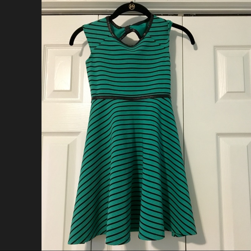Adorable girls dress. Excellent condition.
